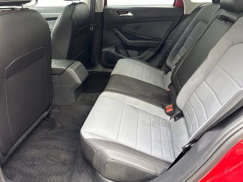 Used 2025 Volkswagen Jetta SE FWD image 33