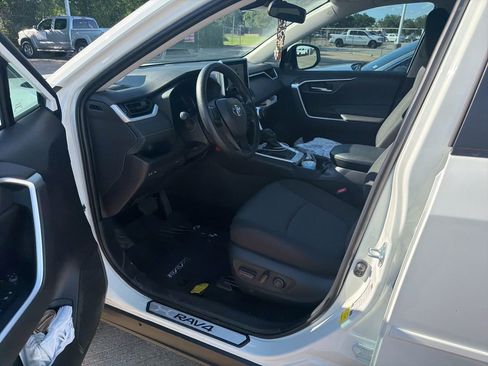 Used 2025 Toyota RAV4 XLE w/ Convenience Package FWD image 7