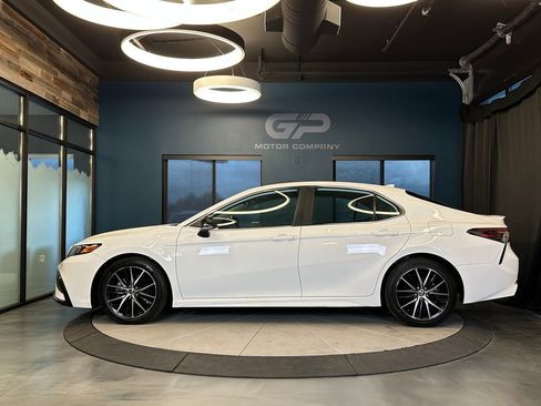 Used 2022 Toyota Camry SE AWD/4WD image 6