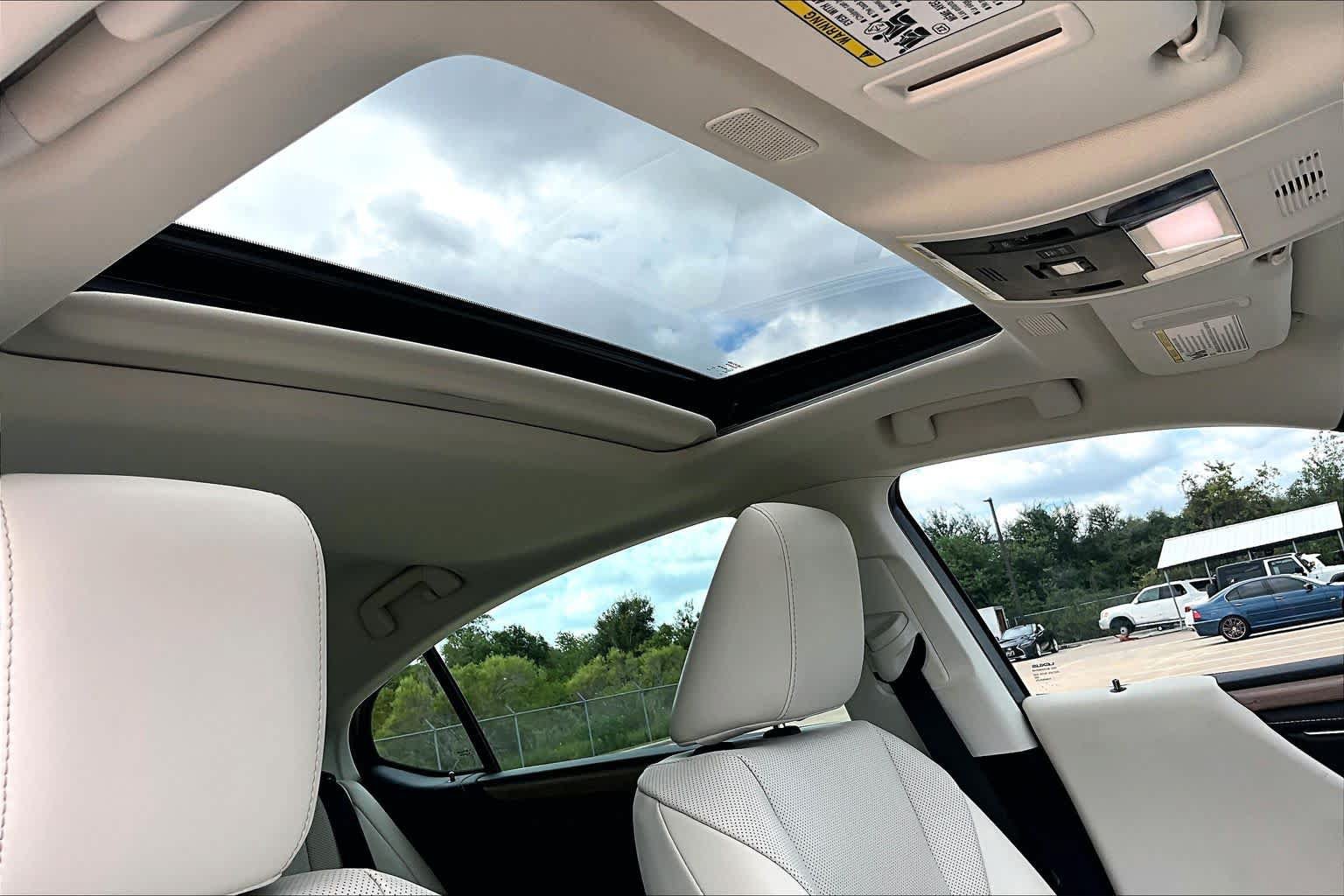 Used 2025 Lexus ES 350 w/ Premium Package FWD image 14