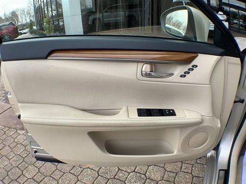 Used 2013 Lexus ES 300h w/ Luxury Pkg image 13