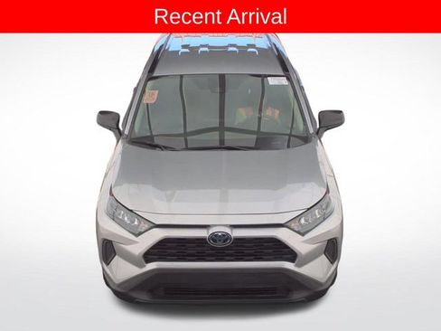 Used 2021 Toyota RAV4 LE AWD/4WD image 2
