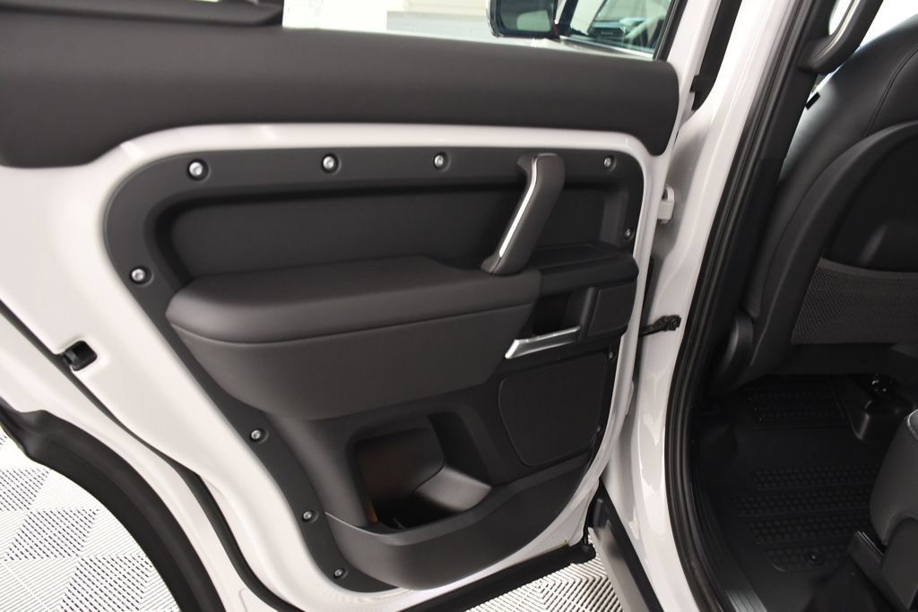 New 2026 Land Rover Defender 130 X-Dynamic SE AWD/4WD image 26