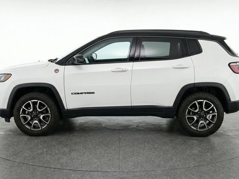 Used 2025 Jeep Compass Trailhawk AWD/4WD image 5