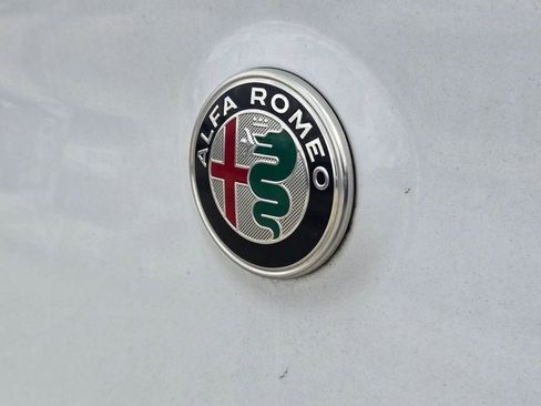 Used 2023 Alfa Romeo Stelvio Sprint RWD image 11