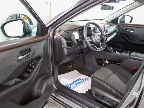 Used 2022 Nissan Rogue SV FWD image 3