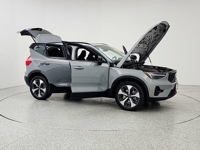 New 2026 Volvo XC40 B5 Plus w/ Protection Package Premier AWD/4WD image 10