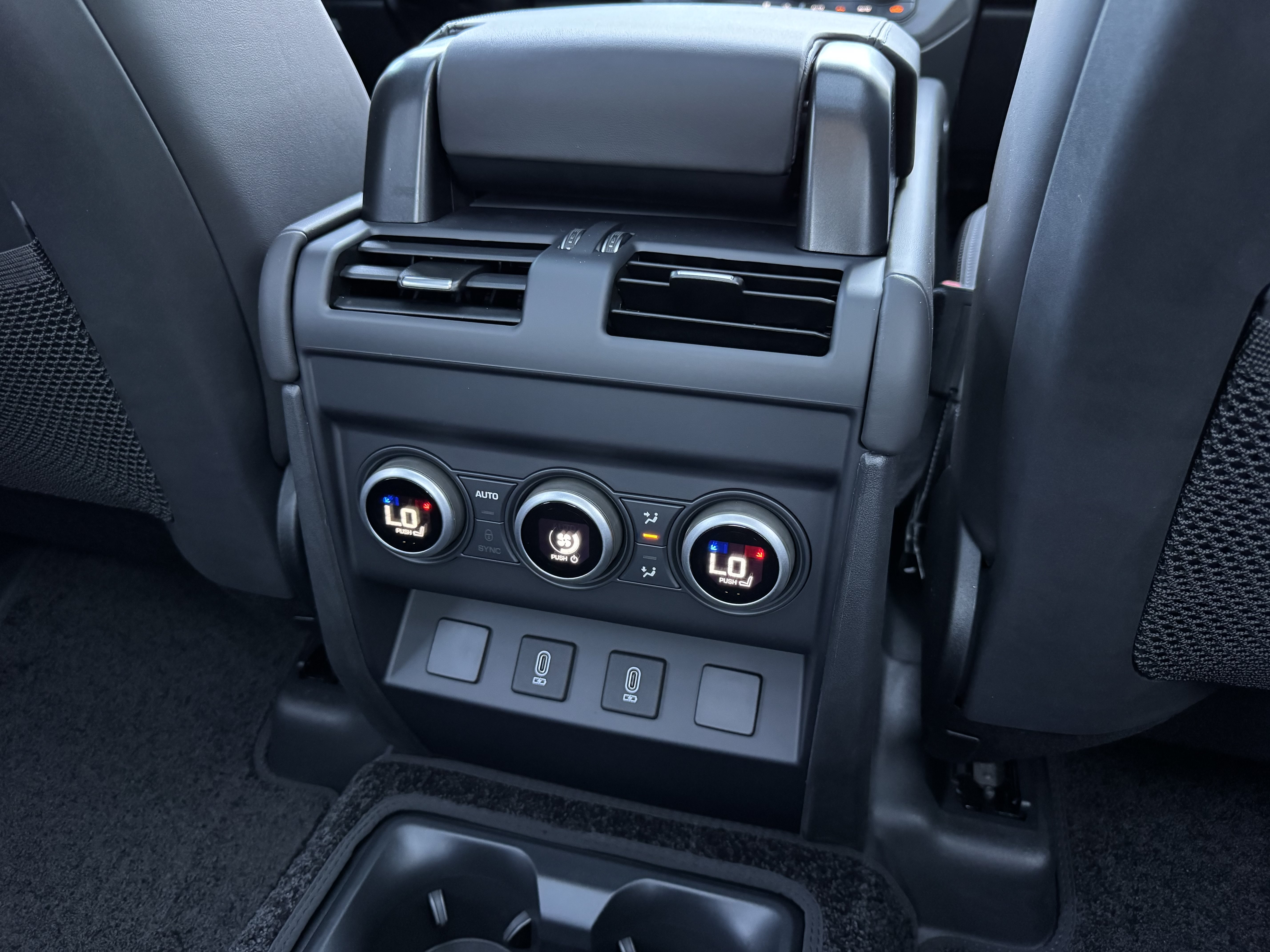 New 2026 Land Rover Defender 130 X-Dynamic SE AWD/4WD image 31