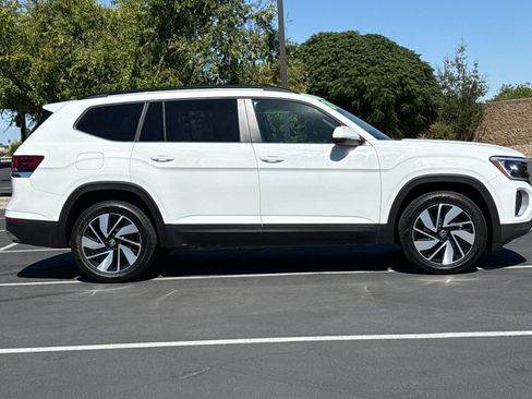 Used 2024 Volkswagen Atlas SE AWD/4WD image 10