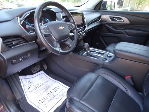 Used 2018 Chevrolet Traverse AWD LT w/ 2LT image 16
