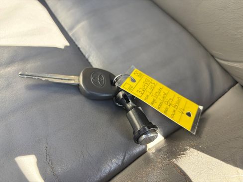 Used 2003 Toyota Land Cruiser AWD/4WD image 33