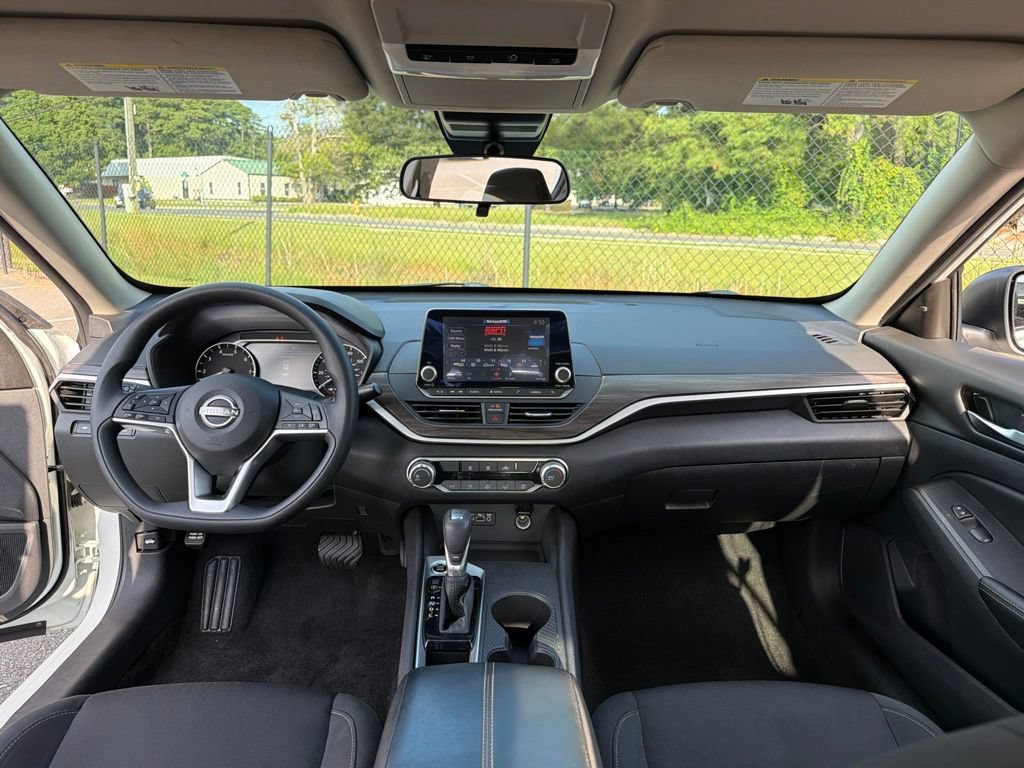 Used 2025 Nissan Altima 2.5 SV FWD image 8