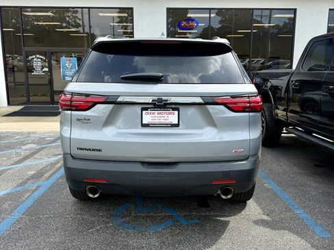 Used 2023 Chevrolet Traverse RS FWD image 2