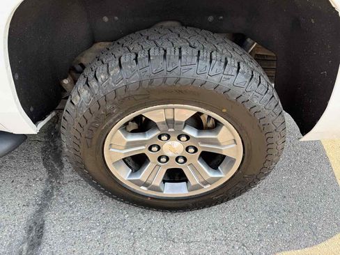 Used 2019 Chevrolet Suburban LT w/ Off-Road Package AWD/4WD image 10