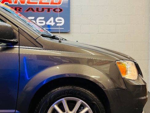 Used 2019 Dodge Grand Caravan SXT image 9