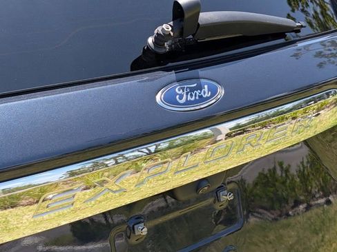 Used 2023 Ford Explorer XLT RWD image 15