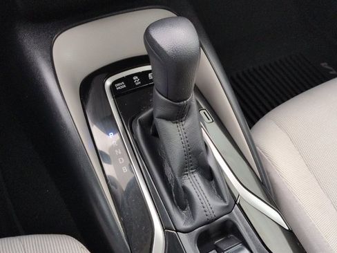 Used 2021 Toyota Corolla LE image 12