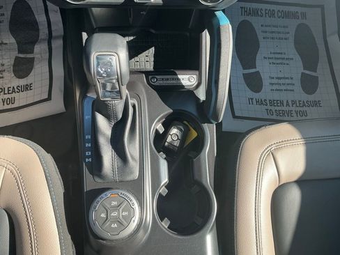 Used 2024 Ford Bronco Wildtrak image 26