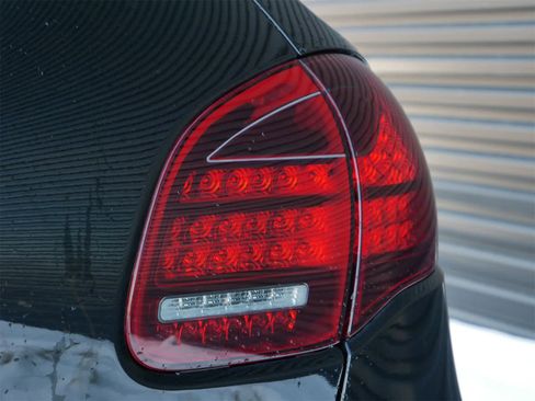 Used 2014 Porsche Cayenne Turbo image 8