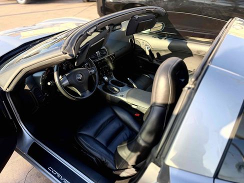 Used 2007 Chevrolet Corvette Coupe w/ Preferred Equipment Group RWD image 2