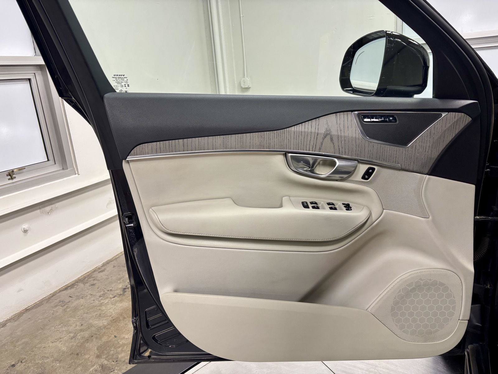 Used 2024 Volvo XC90 T8 Plus AWD/4WD image 13