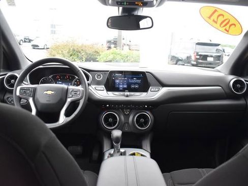 Used 2021 Chevrolet Blazer LT image 3
