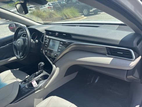 Used 2018 Toyota Camry XSE image 38