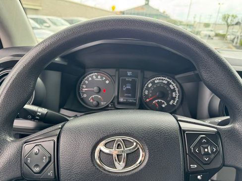 Used 2018 Toyota Tacoma SR w/ SR Convenience Package image 15