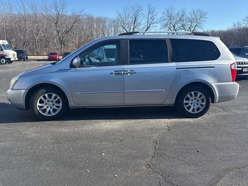 Used 2010 Kia Sedona EX w/ Luxury Pkg image 3
