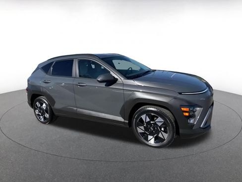 Used 2025 Hyundai Kona SEL image 2