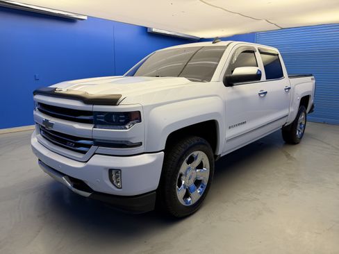 Used 2018 Chevrolet Silverado 1500 LTZ Z71 w/ LTZ Plus Package AWD/4WD image 4