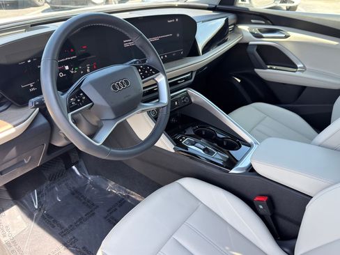 Used 2025 Audi Q5 Premium Plus w/ Premium Plus AWD/4WD image 11