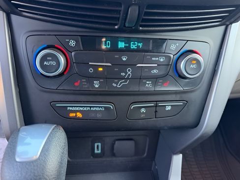 Used 2017 Ford Escape SE w/ SE Cold Weather Package AWD/4WD image 17