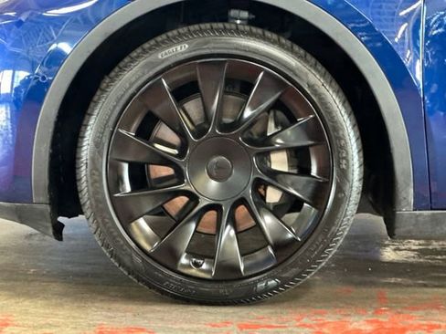 Used 2021 Tesla Model Y Long Range image 33
