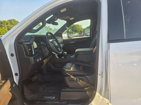 Used 2025 GMC Sierra 1500 AT4 w/ AT4 Premium Package AWD/4WD image 7