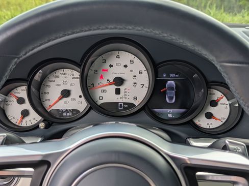 Certified 2018 Porsche 911 Carrera 4S image 29