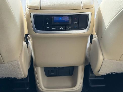 Used 2018 Toyota Highlander XLE image 30