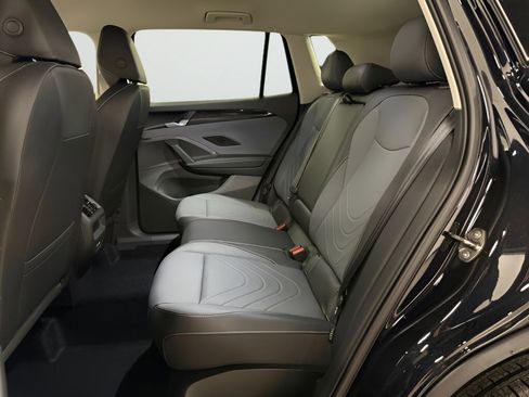 New 2026 Volkswagen Tiguan SE AWD/4WD image 18