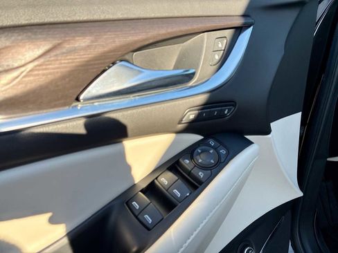 Used 2024 Buick Enclave Avenir w/ Avenir Technology Package image 24