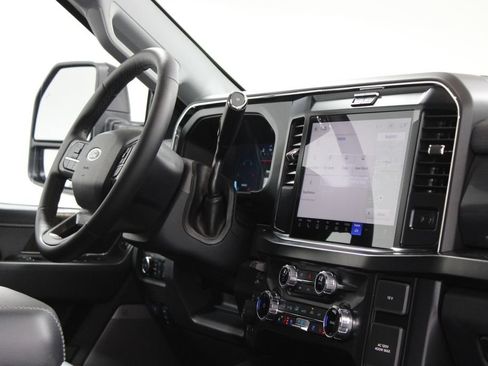 New 2026 Ford F250 Lariat w/ Black Appearance Package image 32