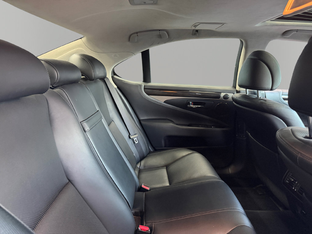 Used 2013 Lexus LS 460 w/ Comfort Pkg RWD image 27