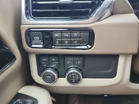 New 2026 GMC Yukon XL Denali w/ Sun & Power Step Package AWD/4WD image 25
