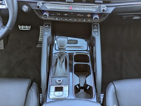 Certified 2025 Kia Telluride SX w/ SX Captain's Chair Package FWD image 19