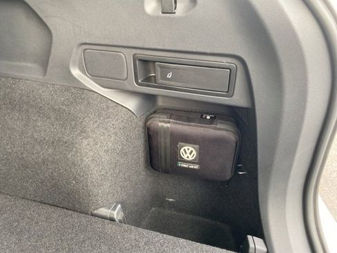 Used 2021 Volkswagen Tiguan SE R-Line image 41