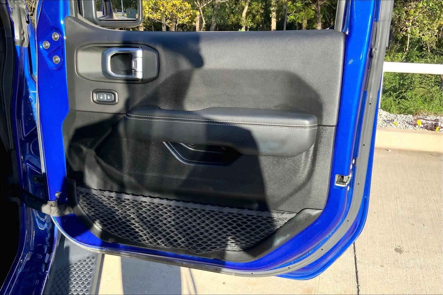 Used 2020 Jeep Wrangler Unlimited Sahara AWD/4WD image 21