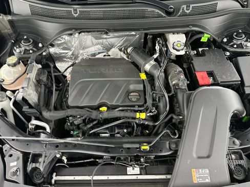Used 2025 Chevrolet Trax LT w/ LT Convenience Package FWD image 31