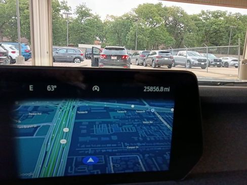 Used 2025 Ford Expedition Active AWD/4WD image 2