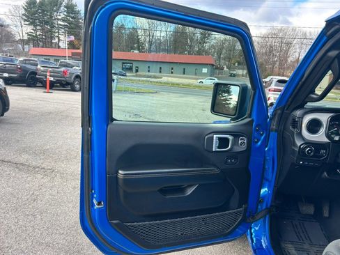 Used 2024 Jeep Wrangler Sahara image 15