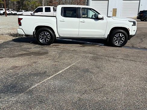 Used 2023 Nissan Frontier SV w/ SV Convenience Package image 8