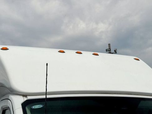 Used 2023 Ford E-Transit RWD image 11